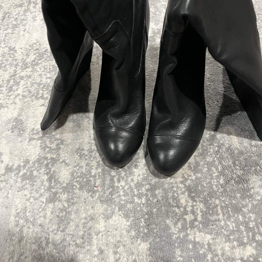 Original vintage Juicy couture Italian leather boots from the juicy couture stor